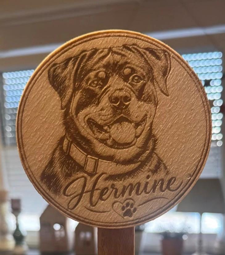 Personalisiertes Fährtenschild aus Holz – graviert