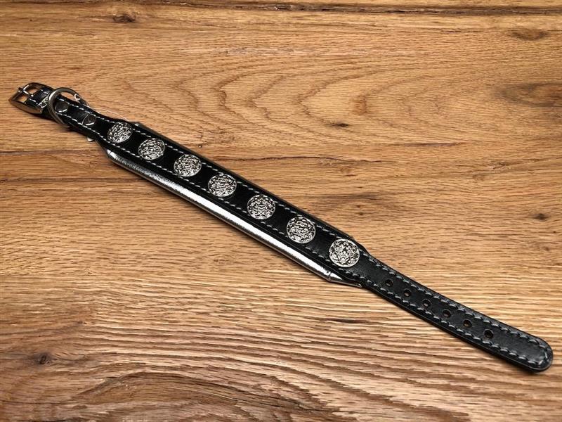 Bestia Hundehalsband Größe S - mit 7 Ziernieten